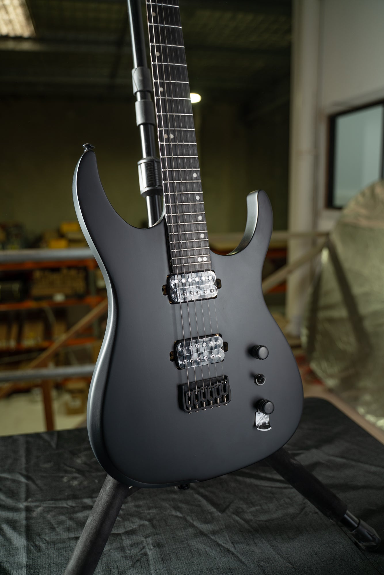 Hype GTI - Standard [Interceptor Black - 188 Blem]